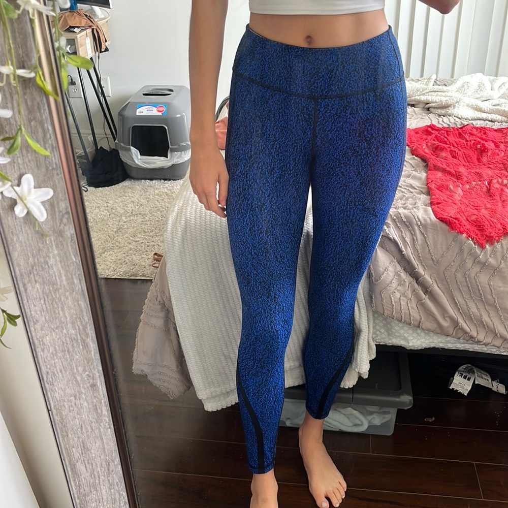 black and blue lululemon leggings